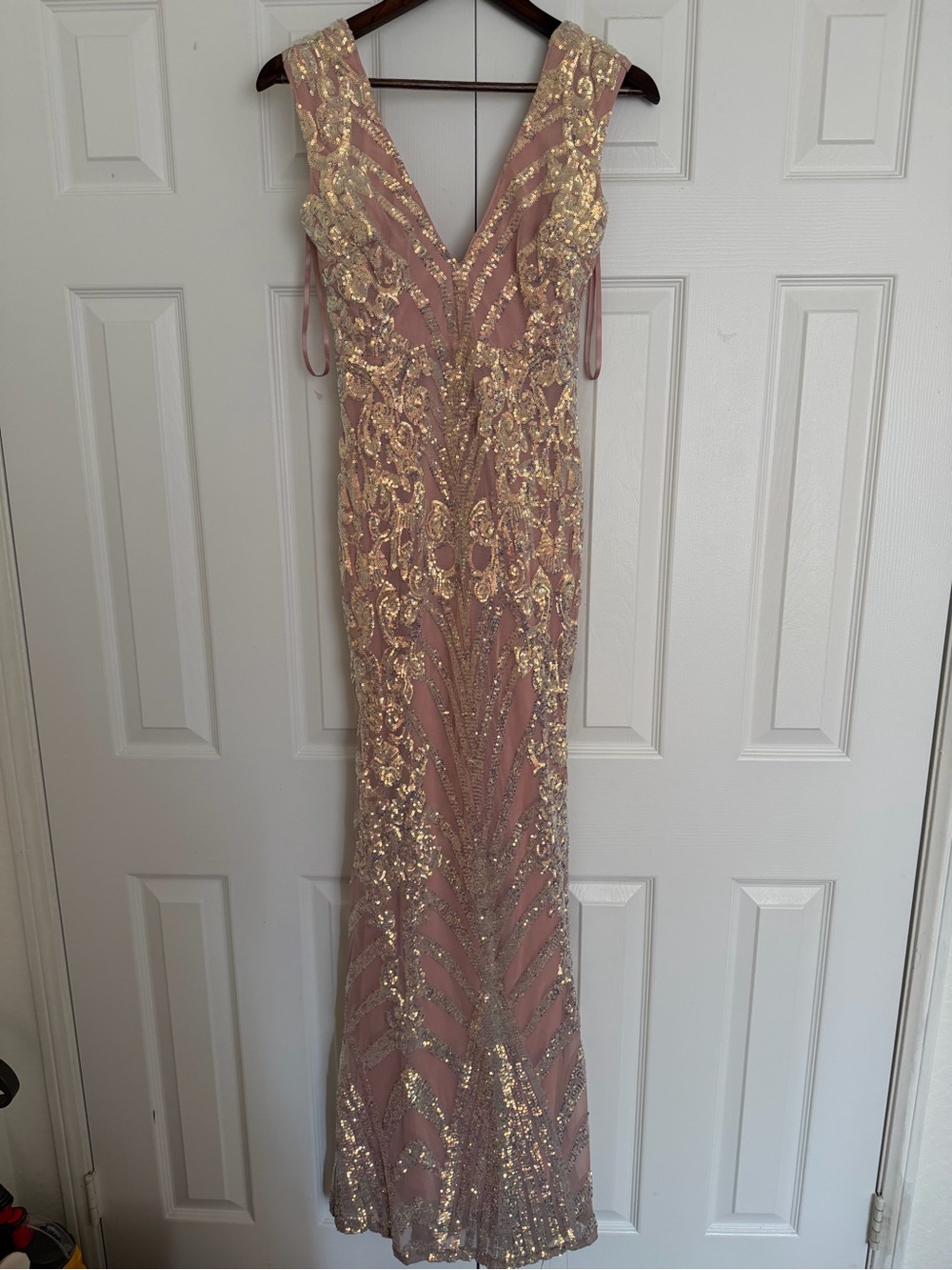 chic Rose Pink Maxi Gown with Gold Sequin Embellishment